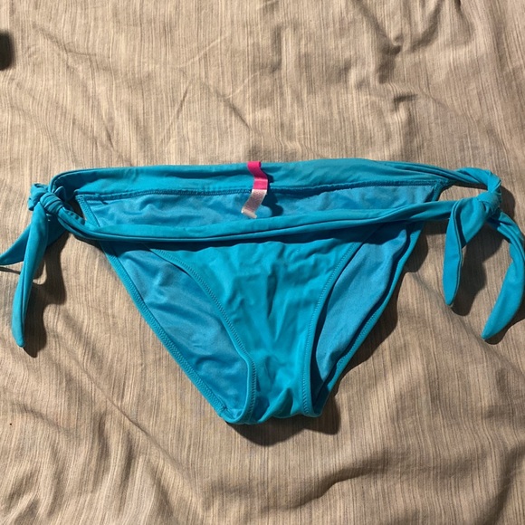 Blue bikini - Picture 2 of 3